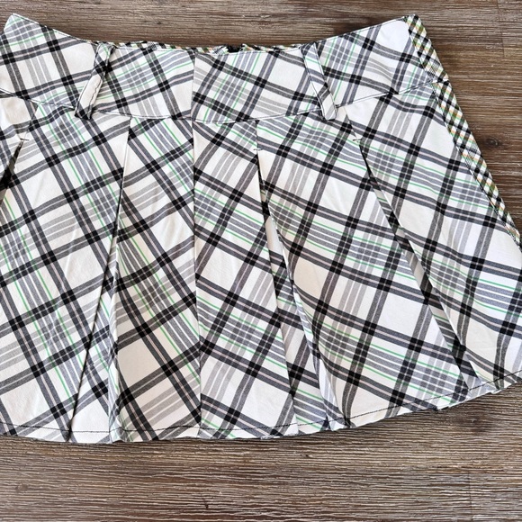 Forever 21. Size Large - Picture 6 of 14